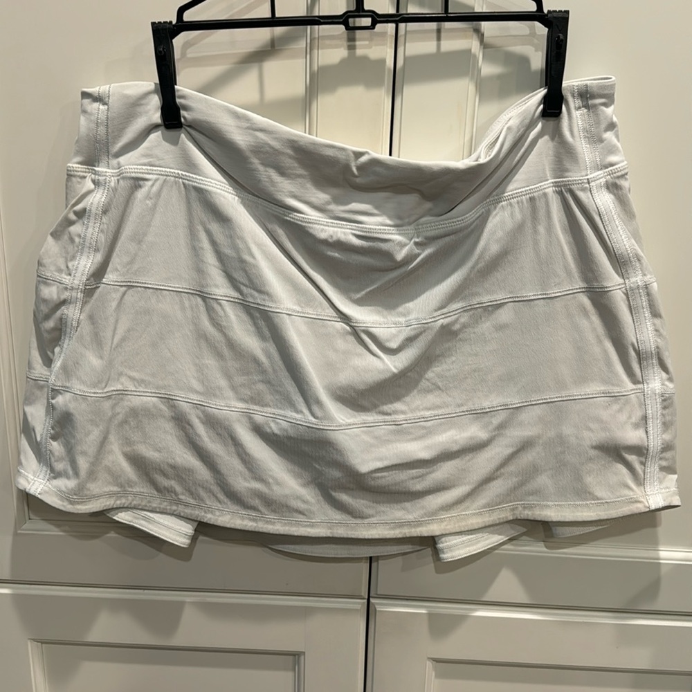 Lululemon white pace rival skirt